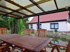 Отель Apartment in the Harz with a log cabin pond and covered seating area  Винроде